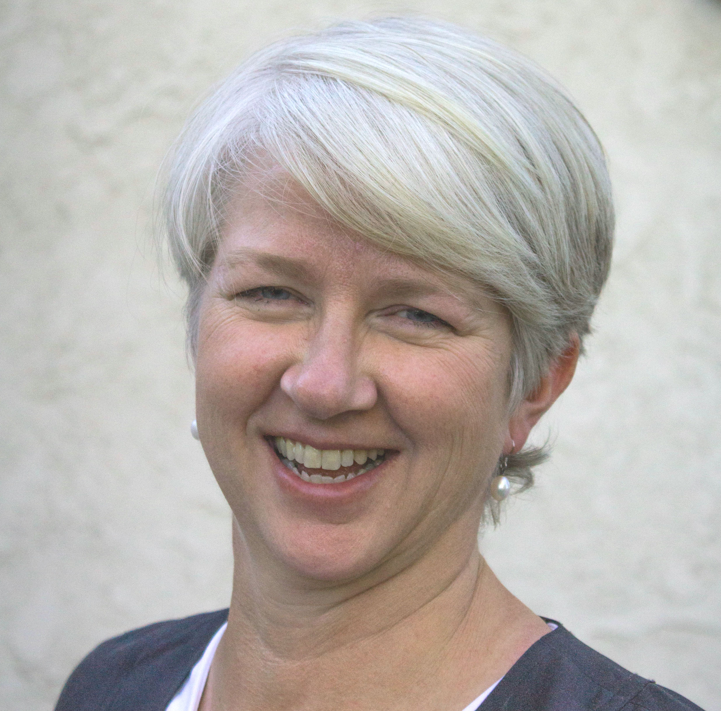 louise-borden-headshot